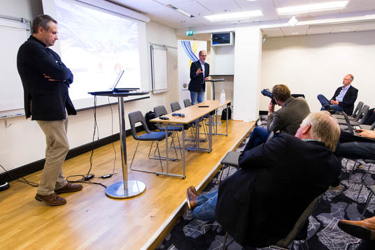 s generalsekteterare Mats Enquist och ordförande