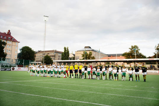 Lagen ställer upp innan matchstart