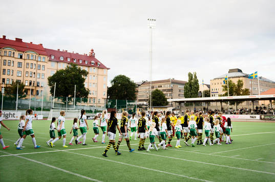 Lagen ställer upp innan matchstart
