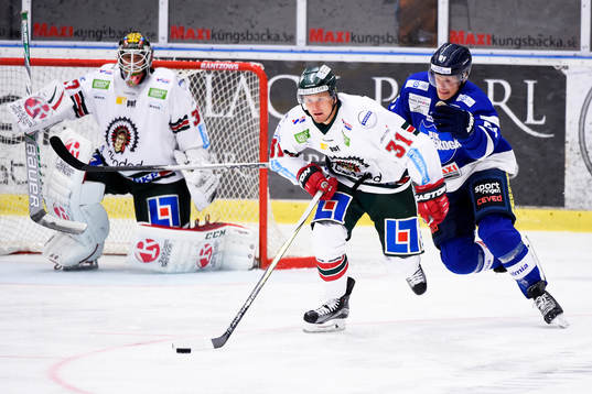 Frölundas målvakt Johan Gustafsson ochNicklas Lasu och
