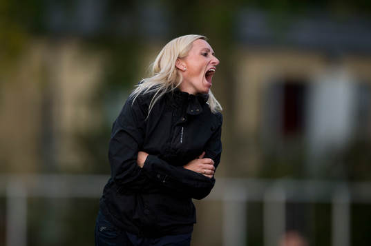 Kristianstads tränare Elisabet Gunnarsdottir skriker ut