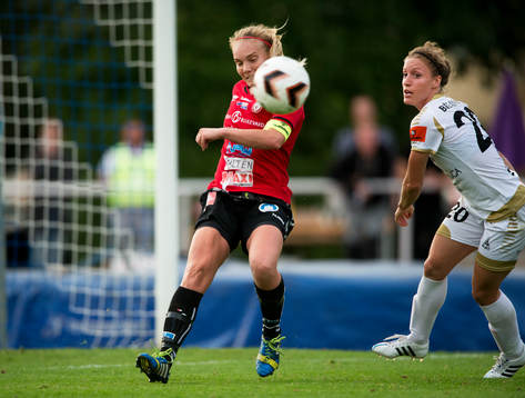 Kristianstads lagkapten Margret Vidarsdottir rensar undan i