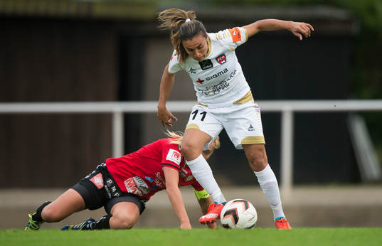 Malmös Marta skojar med Kristianstads Margret Vidarsdottir