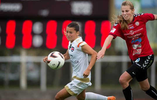 Kristianstads Amanda Edgren jagar Malmös Alexandra Lowe