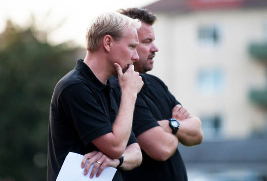 Malmös tränare Jack Jensen och Daniel Nilsson i matchen i