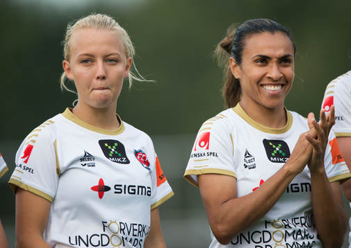 Malmös Marta och 18-åriga Nathalie Persson i matchen i