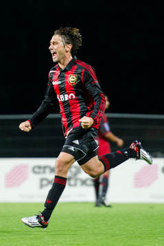 Brommapojkarnas Nikola Grubjesic jublar