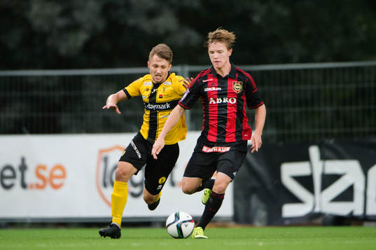 Brommapojkarnas Jacob Ortmark springer ifrån Frej Täbys