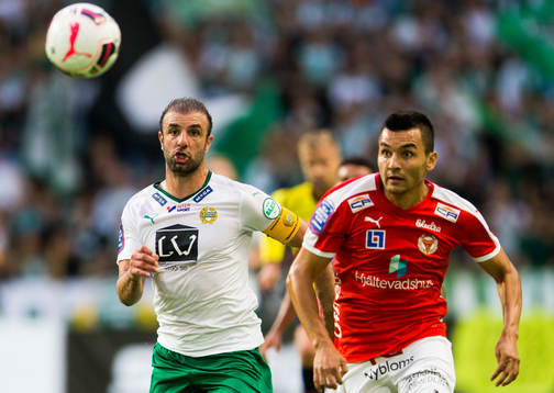 Hammarbys Kennedy Bakircioglu och Kalmars Emin Nouri jagar