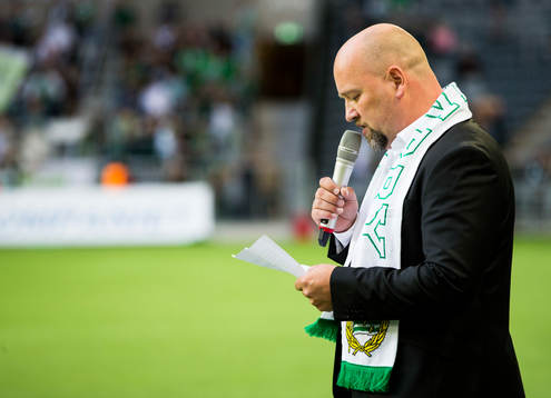 Hammarbys vd Henrik Kindlund talar till publiken innan