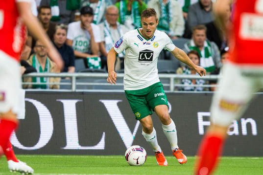 Hammarbys Mats Solheim med bollen