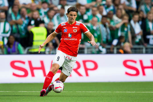 Kalmars Marcus Antonsson med bollen