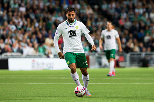 Hammarbys Imad Khalili med bollen
