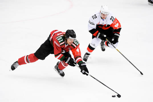 Frölundas Mats Rosseli Olsen och Jyväskyläs Janne Tavi