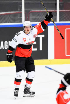 Jyväskyläs Janne Tavi jublar