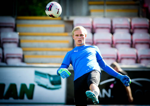 Örebros målvakt Jacob Rinne står i mål från start