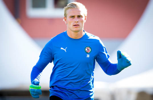 Örebros målvakt Jacob Rinne står i mål från start