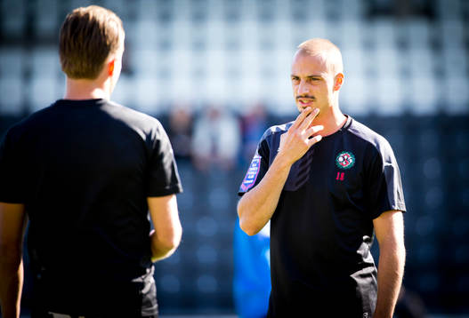 Örebros Pär Eriksson ser fundersam ut