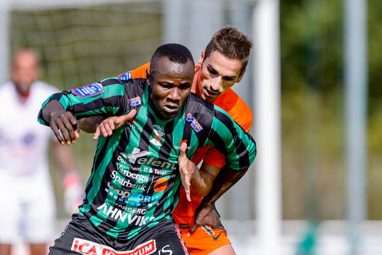 Bläddra bland fler bilder av Fotboll, Superettan, Varberg -  AFC United