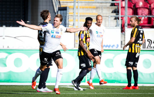 Örebros Martin Broberg gör 1-0