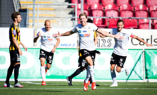 Örebros Martin Broberg gör 1-0