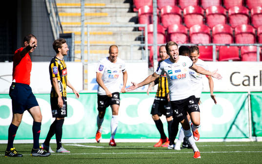 Örebros Martin Broberg gör 1-0
