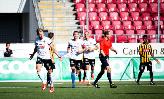 Örebros Martin Broberg gör 1-0