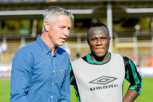 Varbergs tränare Jörgen Wålemark  och Nsima Peter