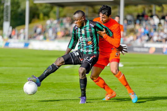 Varbergs Nsima Peter och Athletics Jesper Carlsson