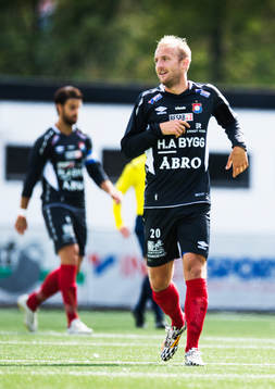 Örgrytes Niklas Klingberg har precis gjort 1-0