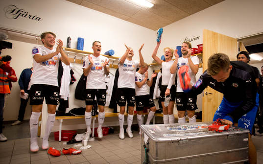 Jubel i örebros oklädningsrum
