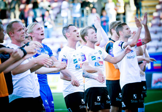Örebros målvakt Jacob Rinne jublar