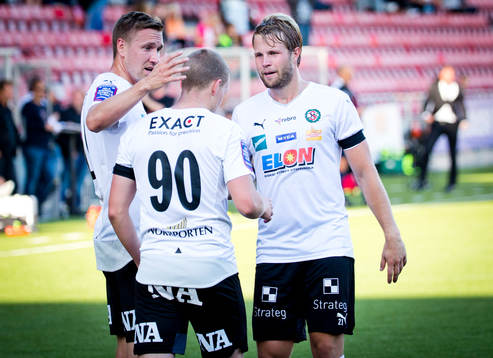 Örebros Daniel Gustavsson gör 2-0 och jublar med Daniel