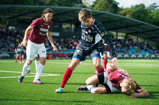 Örgrytes Daniel Paulson trycker ned Qvidings August