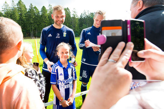 IFK Göteborgs målvakt John Alvbåge och Gustav Engvall