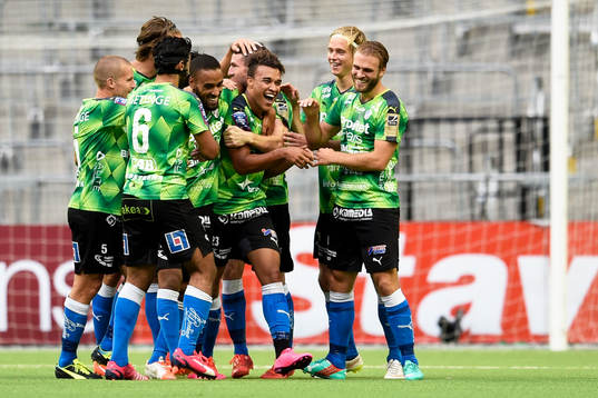 Halmstads Matthew Rusike jublar
