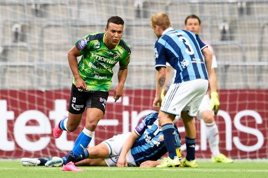 Halmstads Matthew Rusike jublar