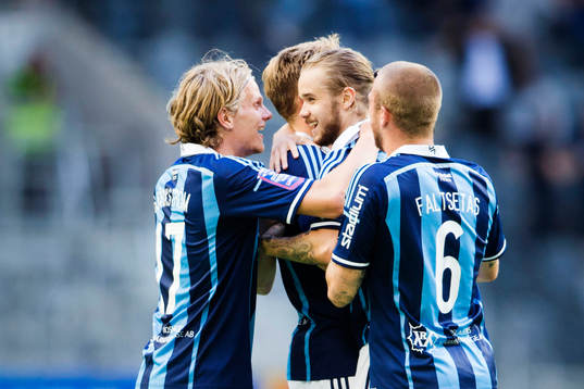 Djurgårdens Daniel Berntsen (m) jublar