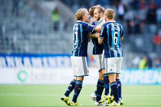 Djurgårdens Daniel Berntsen (m) jublar