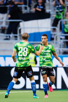 Halmstads Matthew Rusike jublar