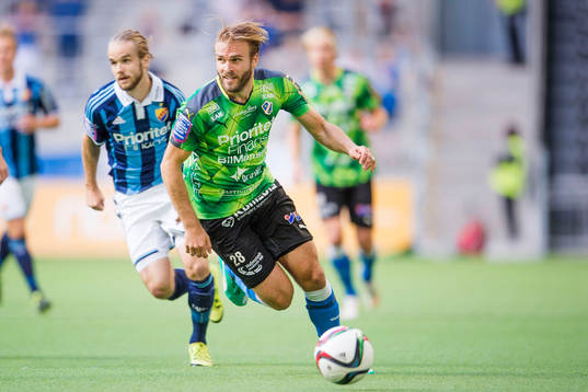 Halmstads Jesper Westerberg jagas av Djurgårdens Daniel