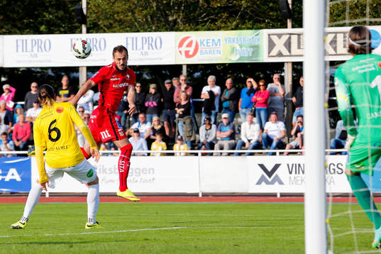 Norrköpings Emir Kujovic och Falkenbergs Rasmus Andersson