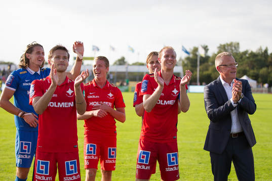 Norrköpings spelare och tränare Jan Andersson jublar