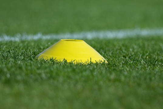 En kona före fotbollsmatchen i Allsvenskan mellan