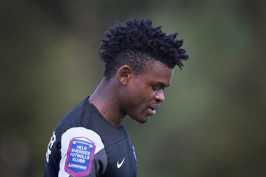 Falkenbergs Godsway Donyoh före fotbollsmatchen i