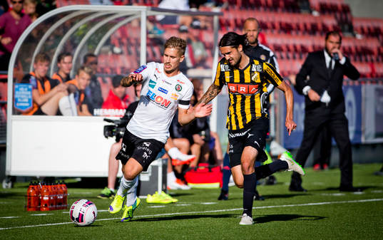 Örebros Daniel Björnqvist  och Häckens Leonard Zuta