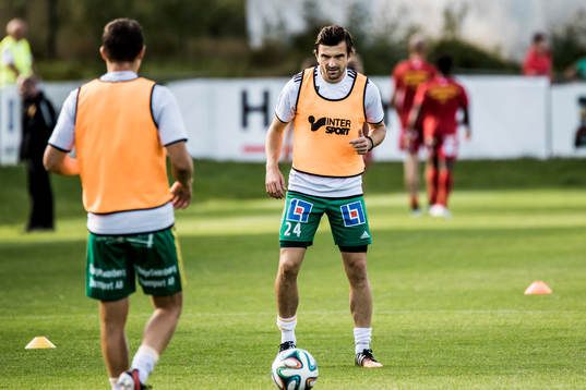 Ljungskiles Aleksandar Kitic   värmer upp