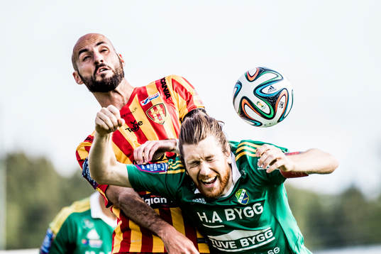 Ljungskiles Markus Gustafsson i nickduell med Syrianskas