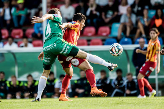 Ljungskiles Aleksandar Kitic i ryggen på Syrianskas Igor