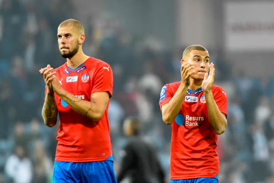 Helsingborgs Robin Simovic och Jordan Larsson deppar